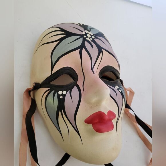 ❌SOLD❌ 1989 Signed Nola Masks (2) - Picture 9 of 13